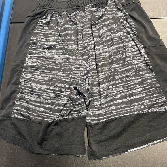 Nike Men's Black and Gray Patterned Athletic Shorts - Picture 2 of 6